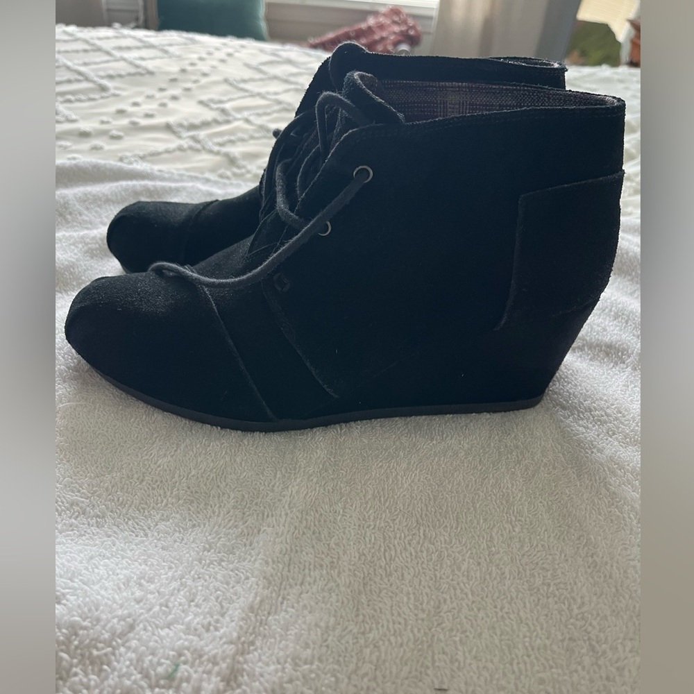 Bobs from Sketchers black suede wedge ankle booties lace up memory foam Size 10